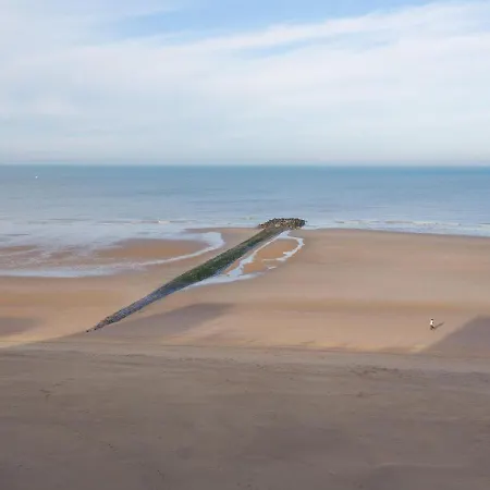 Huize Noordzee Located Directly On The Appartement Middelkerke